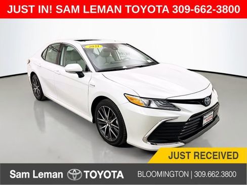 Used 2021 Toyota Camry XLE w/ Navigation Upgrade Package image 1