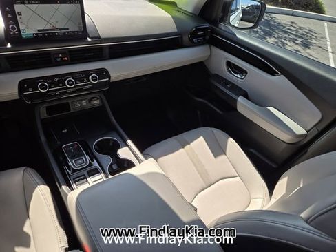 Used 2024 Honda Pilot Touring image 16