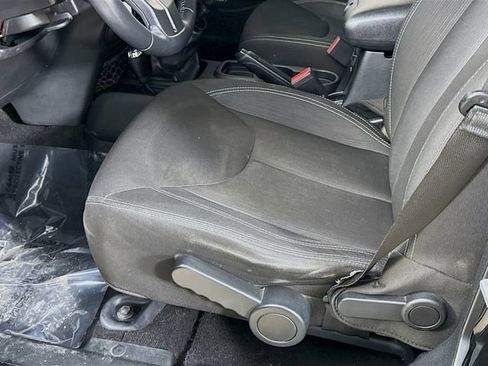 Used 2017 Jeep Wrangler Unlimited Rubicon w/ Connectivity Group image 18