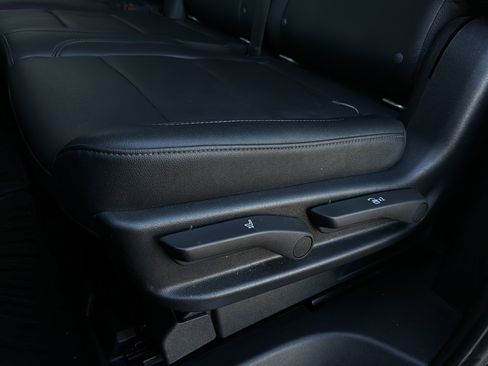 Used 2021 Chevrolet Tahoe LT w/ Luxury Package AWD/4WD image 29