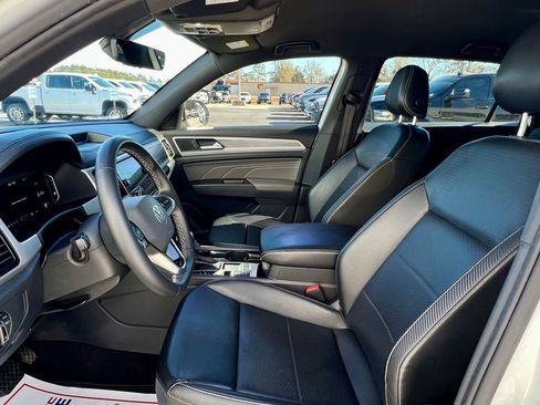 Used 2022 Volkswagen Atlas Cross Sport SE image 19
