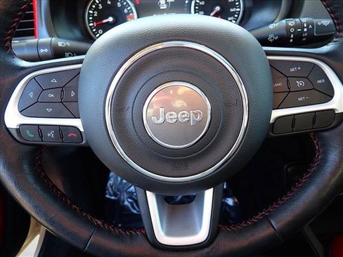 Used 2019 Jeep Renegade Trailhawk AWD/4WD image 18