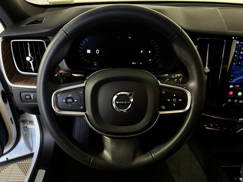 Used 2022 Volvo XC60 B5 Momentum FWD image 9
