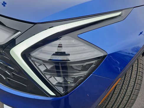 New 2025 Kia Sportage EX FWD image 31