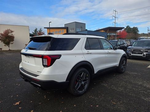 New 2026 Ford Explorer ST-Line w/ ST-Line Street Pack image 5