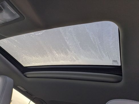 Used 2019 Toyota Highlander XLE image 12