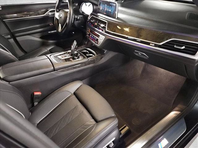 Used 2017 BMW ALPINA B7 xDrive AWD/4WD image 22