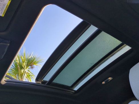 Used 2023 BMW X6 xDrive40i w/ Climate Comfort Package image 21