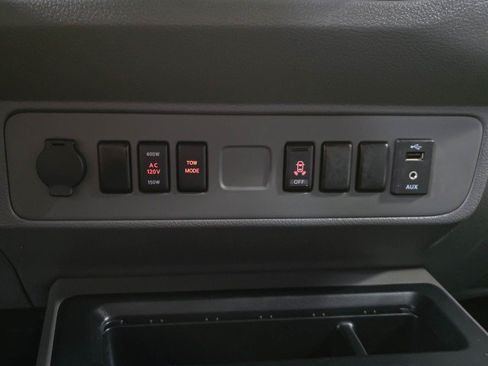 Used 2017 Nissan NV 3500 SL w/ Technology Package RWD image 24