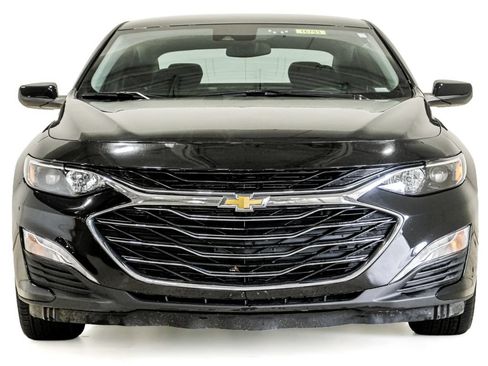 Used 2025 Chevrolet Malibu LT FWD image 2