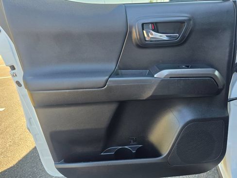 Used 2018 Toyota Tacoma TRD Sport AWD/4WD image 14