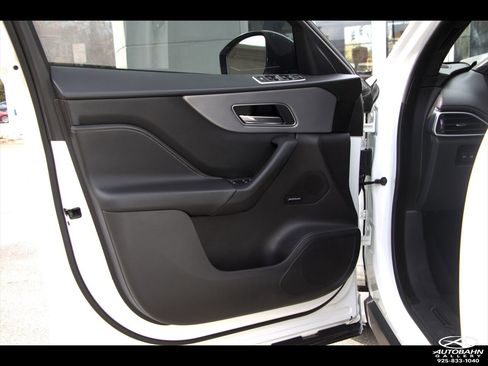 Used 2018 Jaguar F-PACE S image 28