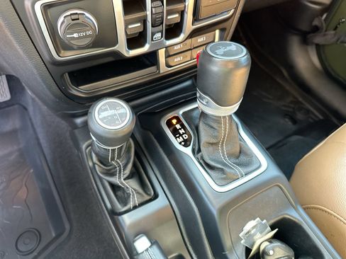 Used 2023 Jeep Wrangler Unlimited Sahara AWD/4WD image 20