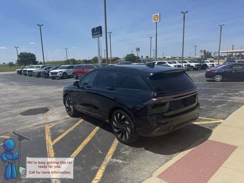 Used 2024 Lincoln Nautilus Reserve w/ Equipment Group 202A AWD/4WD image 3