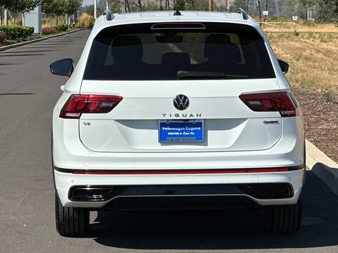 Used 2022 Volkswagen Tiguan SE R-Line AWD/4WD image 4