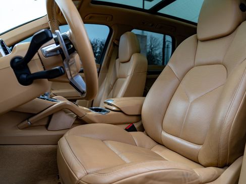 Used 2015 Porsche Cayenne S w/ Premium Plus Package image 15