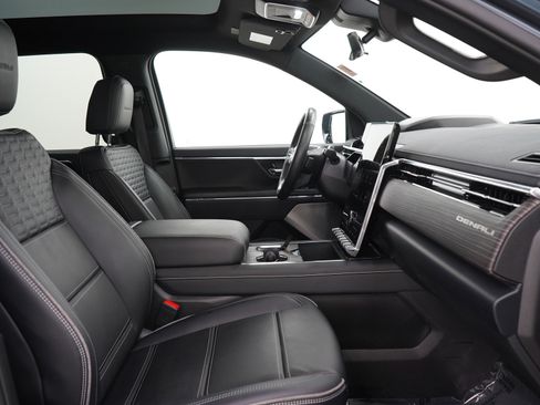 Used 2025 GMC Sierra EV Denali AWD/4WD image 11