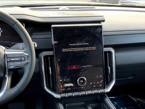 New 2025 GMC Acadia Elevation image 7