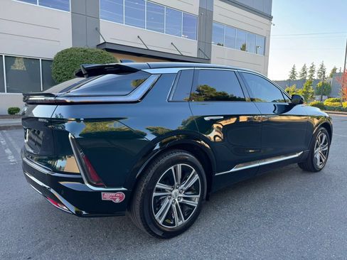 Used 2024 Cadillac Lyriq Luxury AWD/4WD image 8