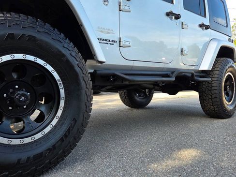 Used 2010 Jeep Wrangler Unlimited Sahara w/ Dual Top Group AWD/4WD image 8