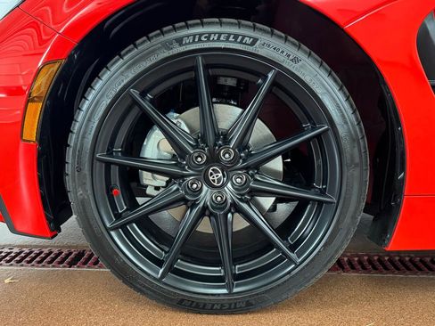 Used 2025 Toyota GR86 Premium w/ ALL Weather Mat Package (TMS) image 8