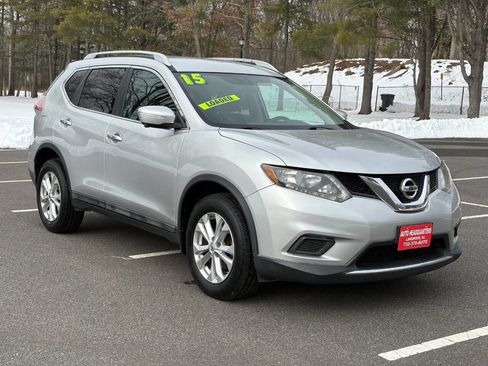 Used 2015 Nissan Rogue SV w/ SV Premium Package image 3