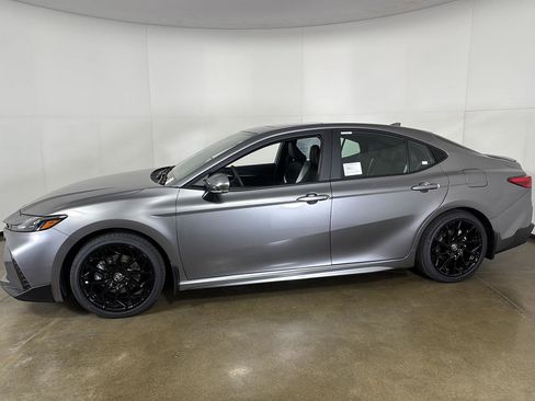 New 2026 Toyota Camry SE FWD image 5