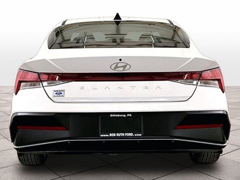 Used 2024 Hyundai Elantra SEL w/ Convenience Package FWD image 4