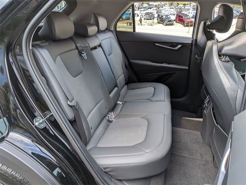 Used 2024 Kia Niro EX image 23