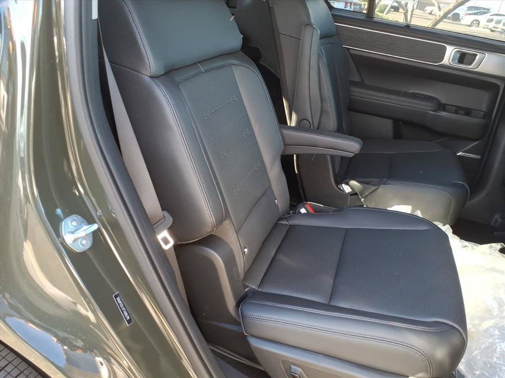 Certified 2026 Hyundai Santa Fe Limited AWD/4WD image 9