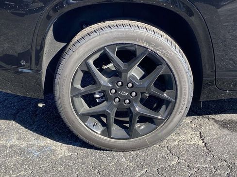 New 2026 Chevrolet Traverse RS w/ LPO, Floor Liner Package FWD image 7