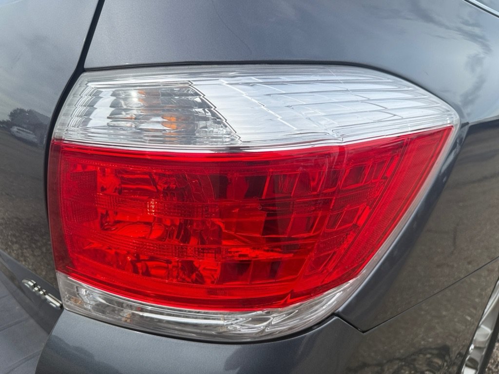 Used 2012 Toyota Highlander Limited w/ Tow Pkg AWD/4WD image 34