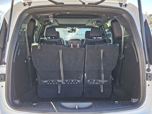 Used 2025 Chrysler Pacifica Limited image 29