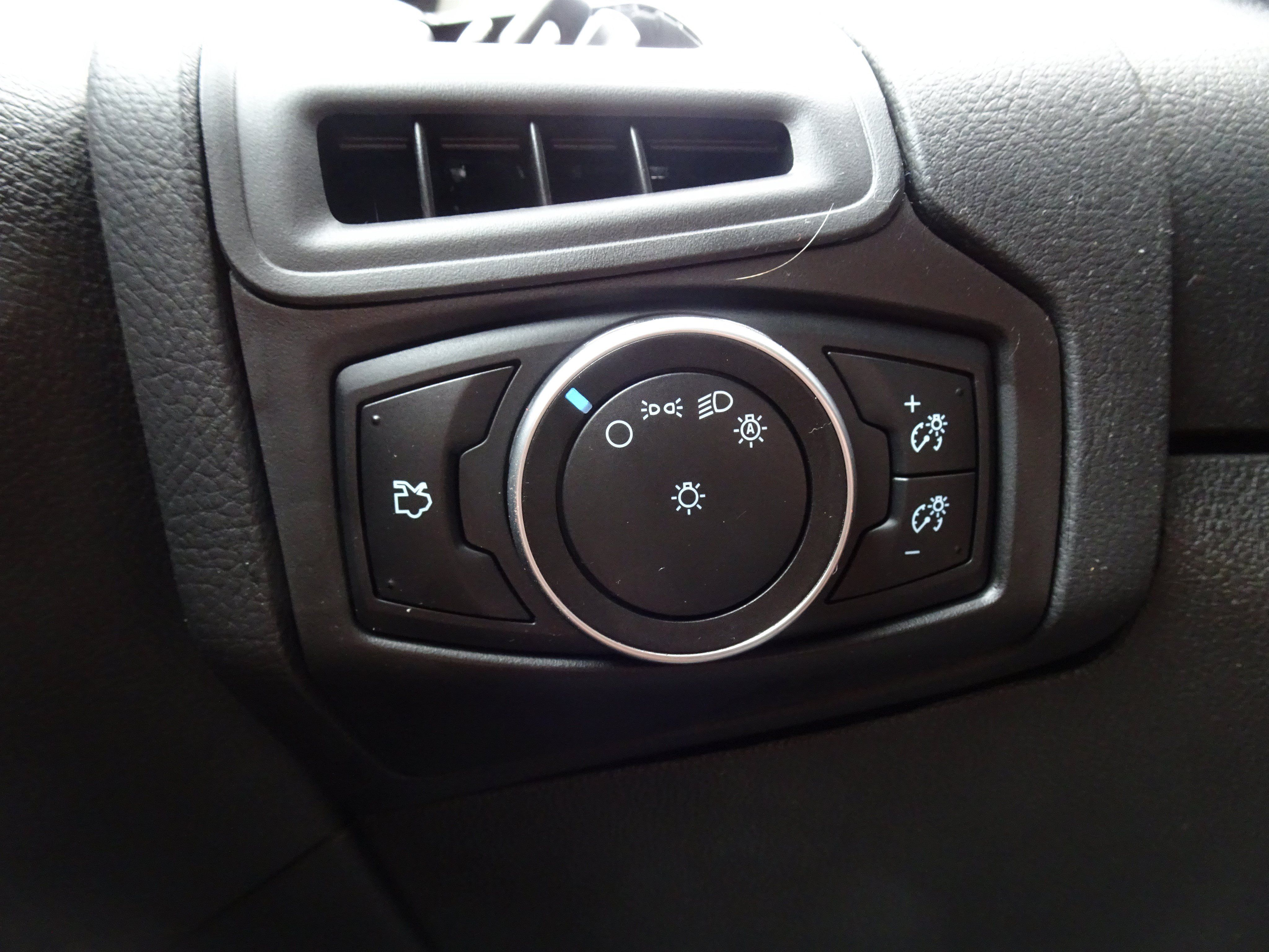 Used 2016 Ford Focus SE FWD image 24