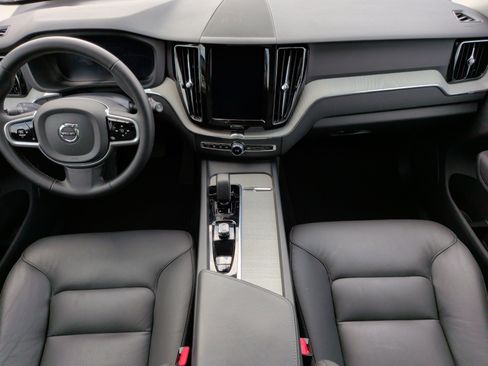 Used 2025 Volvo XC60 B5 Plus image 29