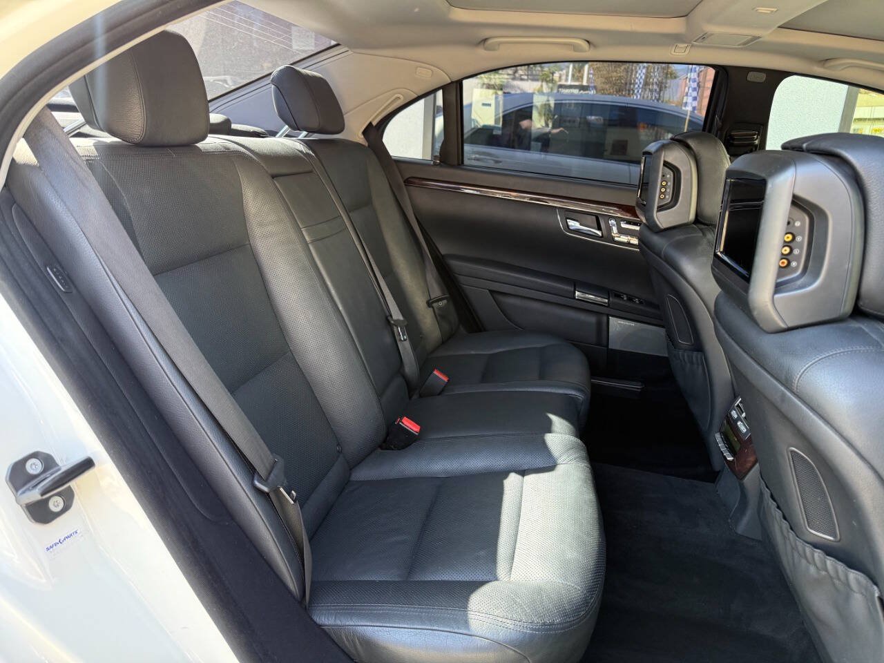 Used 2011 Mercedes-Benz S 550 image 36