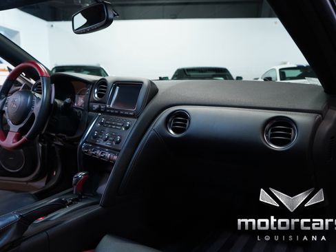 Used 2014 Nissan GT-R Black Edition image 32