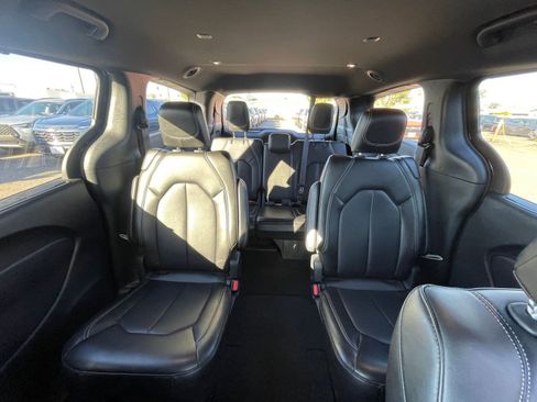Used 2025 Chrysler Pacifica Select FWD image 39