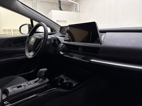 Used 2025 Toyota Prius LE image 24