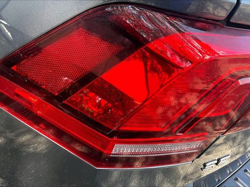 Used 2024 Volkswagen Tiguan SE FWD image 29