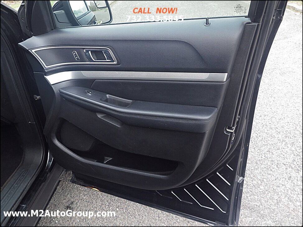 Used 2016 Ford Explorer XLT w/ Equipment Group 202A AWD/4WD image 18