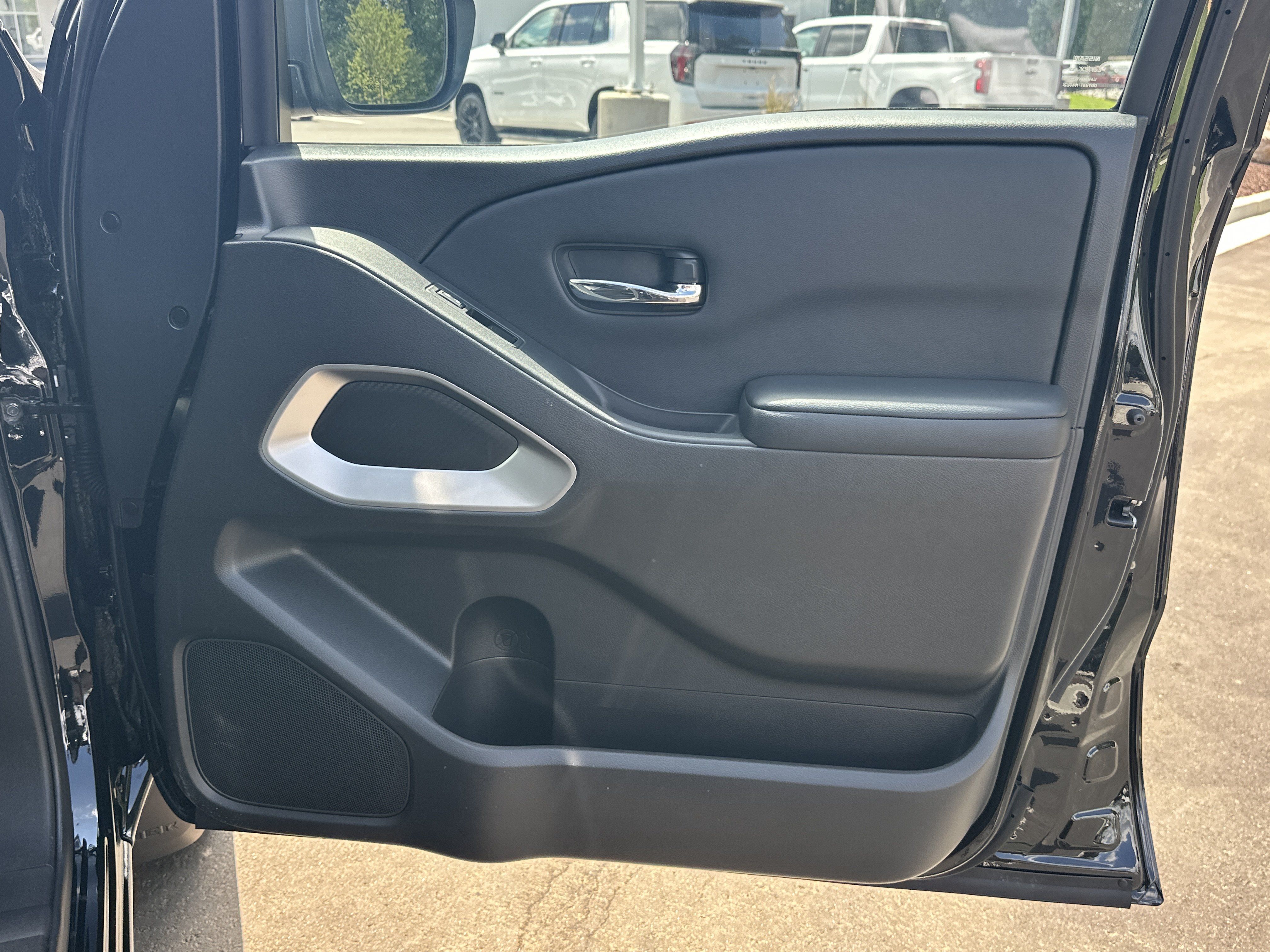 Used 2025 Nissan Frontier SV RWD image 15