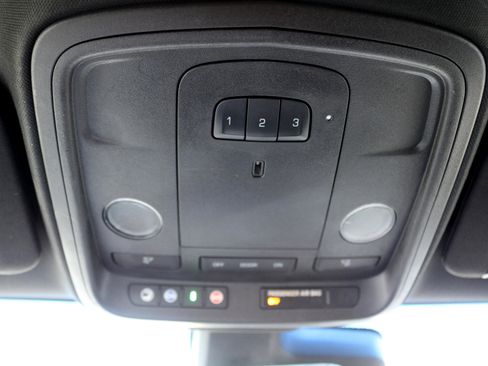 Used 2017 Cadillac ATS V w/ Luxury Package image 31