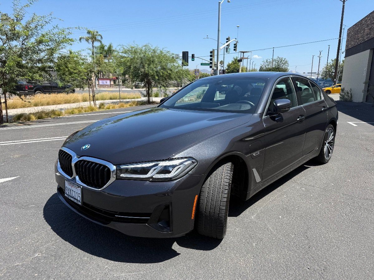 Used 2023 BMW 530e w/ Convenience Package RWD image 5