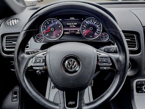Used 2014 Volkswagen Touareg VR6 image 10