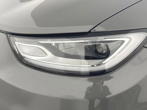 Used 2023 Chrysler Pacifica Touring-L FWD image 16