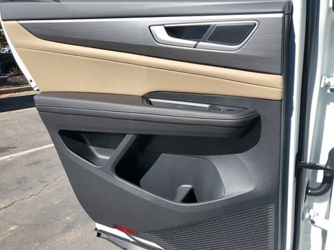 New 2026 Volkswagen Atlas Cross Sport SE FWD image 17