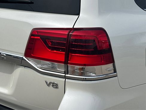 Used 2018 Toyota Land Cruiser image 33