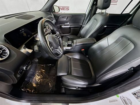 Used 2020 Mercedes-Benz GLB 250 4MATIC w/ Premium Package image 25