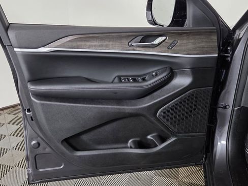 New 2025 Jeep Grand Cherokee Limited w/ Trailer Tow Package image 14